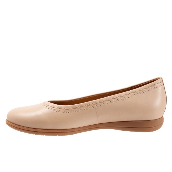 Trotters Dixie T2217-130 Womens Beige Leather Slip On Ballet Flats Shoes For Cheap - Image 4