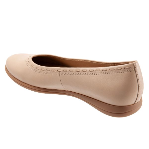 Trotters Dixie T2217-130 Womens Beige Leather Slip On Ballet Flats Shoes For Cheap - Image 5
